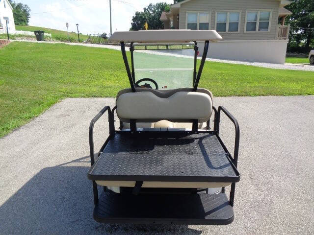 2017 E-Z-GO RXV