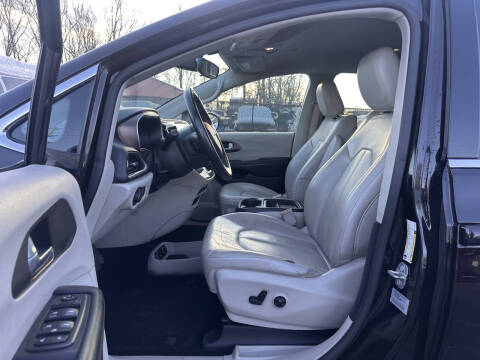 2017 Chrysler Pacifica Touring-L