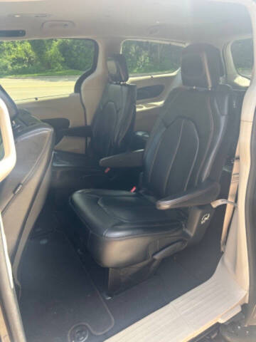2017 Chrysler Pacifica Touring-L Plus