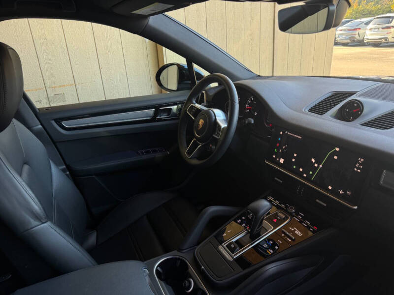 2023 Porsche Cayenne Coupe Platinum Edition