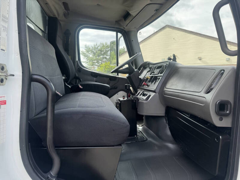 2005 Freightliner M2 112