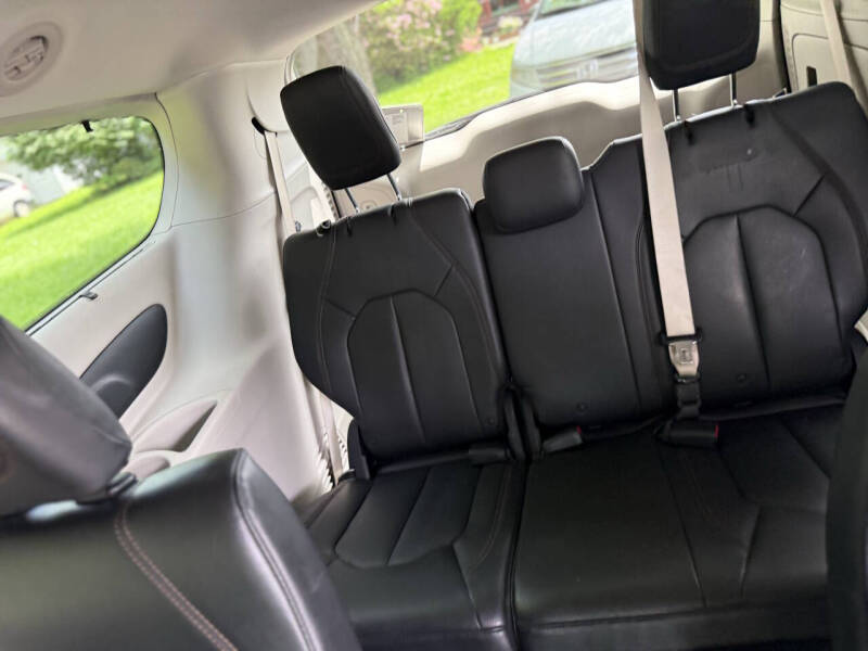 2017 Chrysler Pacifica Touring-L