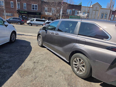 2024 Toyota Sienna LE 8-Passenger