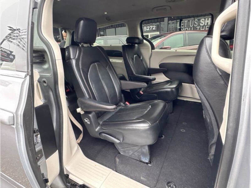 2020 Chrysler Pacifica Touring L