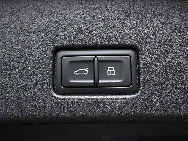 2024 Audi Q4 e-tron quattro Premium 50