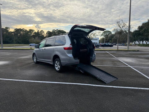 2018 Toyota Sienna LE Mobility 7-Passenger