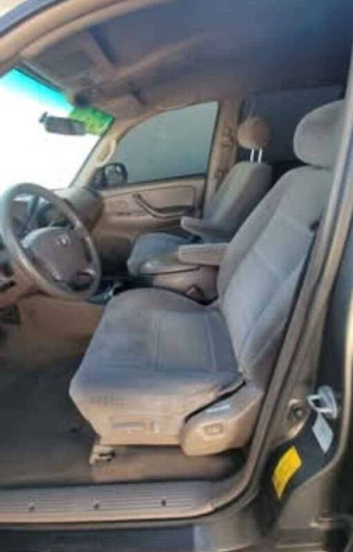 2004 Toyota Sequoia SR5