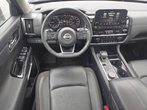 2023 Nissan Pathfinder SL