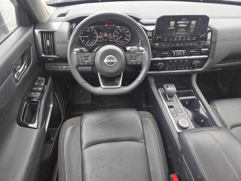 2023 Nissan Pathfinder SL