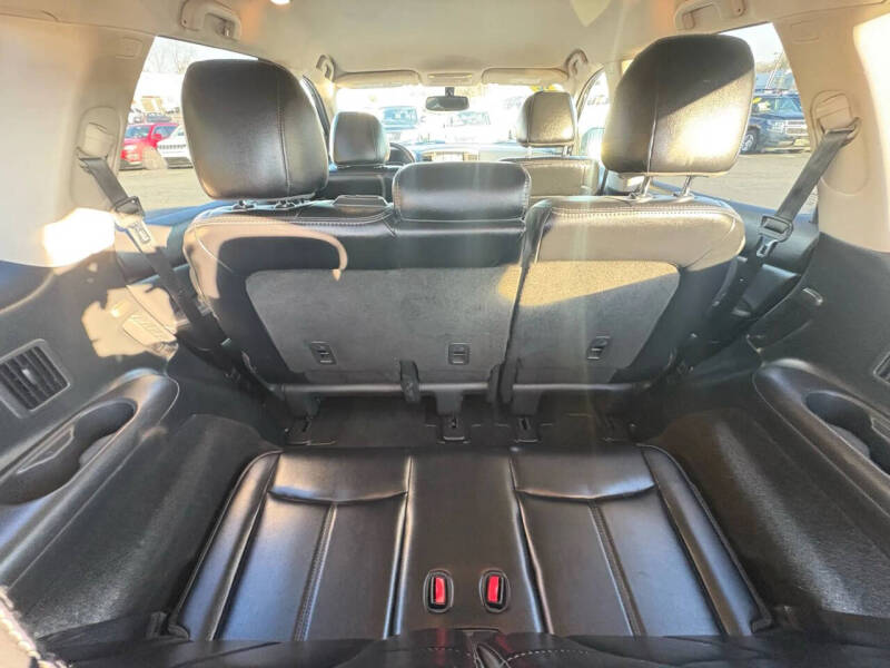 2020 Nissan Pathfinder SL