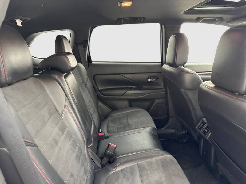 2020 Mitsubishi Outlander LE