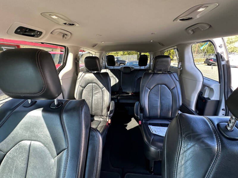 2017 Chrysler Pacifica Touring-L