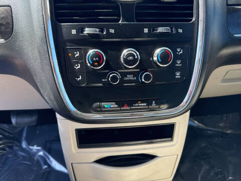 2016 Chrysler Town and Country LX