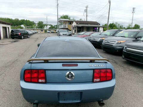 2005 Ford Mustang V6 Deluxe