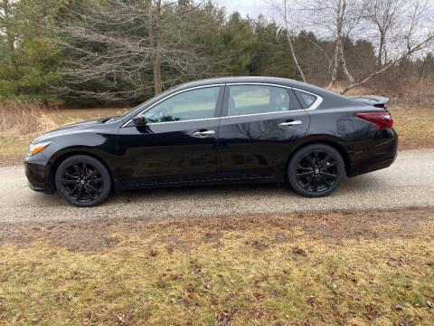 2017 Nissan Altima for sale at Car Tracker LLC.com in Fredonia WI
