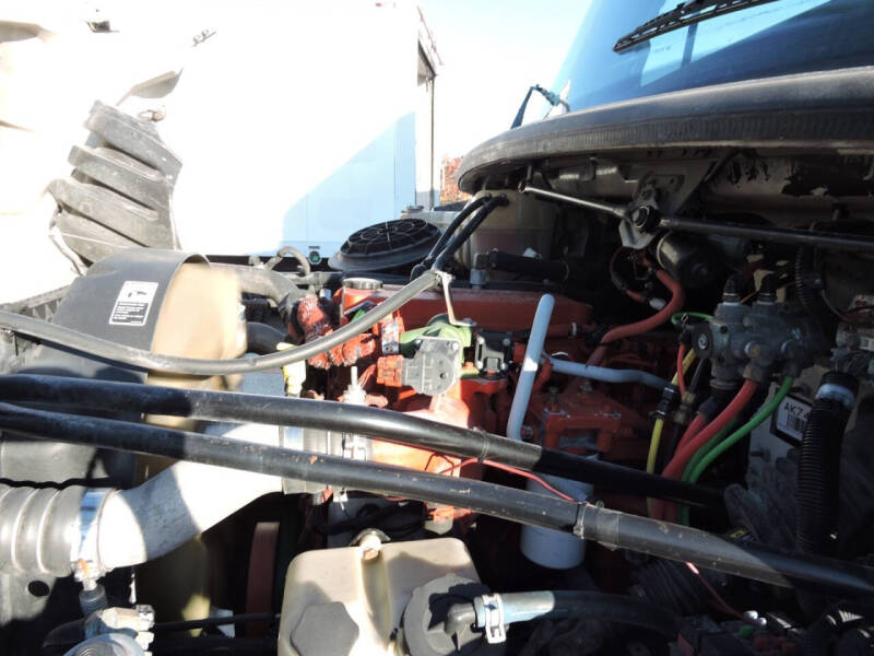 2009 Freightliner M2 106