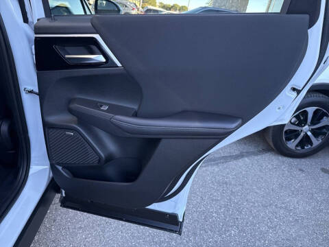 2025 Mitsubishi Outlander ES