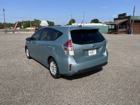 2016 Toyota Prius v Four
