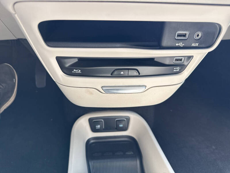 2017 Chrysler Pacifica Touring-L Plus