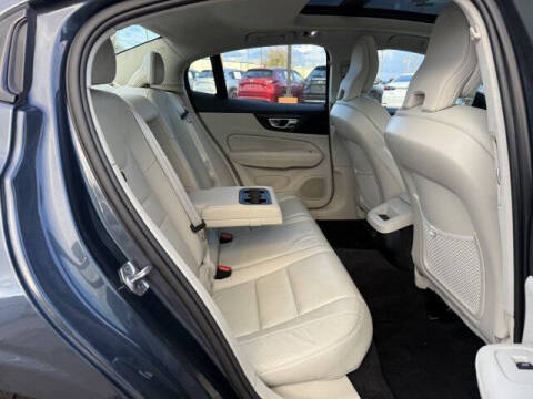 2022 Volvo S60 B5 Momentum