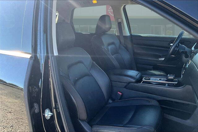 2023 Nissan Pathfinder SL