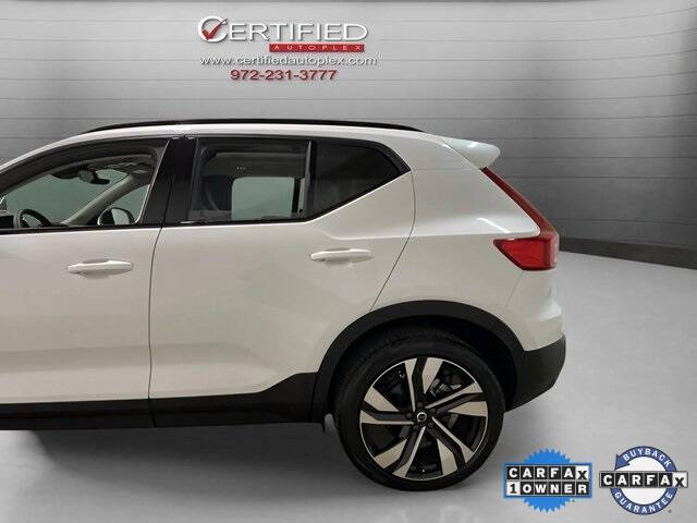2025 Volvo XC40 B5 Plus Dark Theme