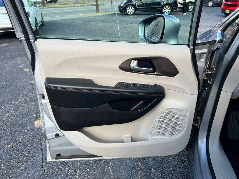 2017 Chrysler Pacifica Touring-L