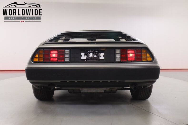 1981 DeLorean DMC-12