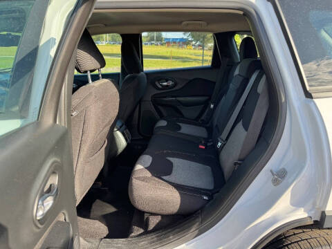 2017 Jeep Cherokee Sport