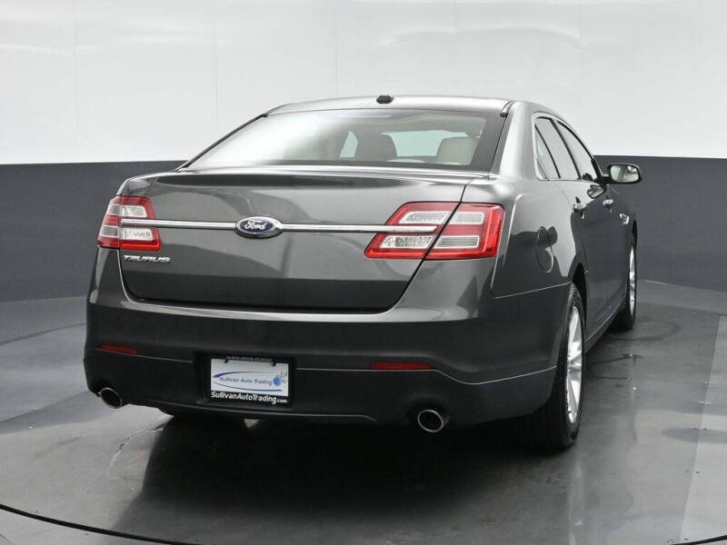 2017 Ford Taurus SE