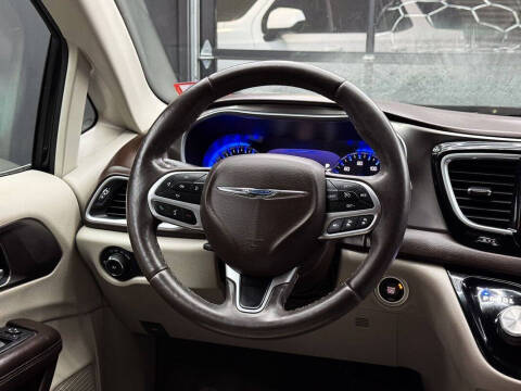 2017 Chrysler Pacifica Touring-L Plus