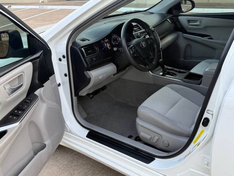 2017 Toyota Camry LE