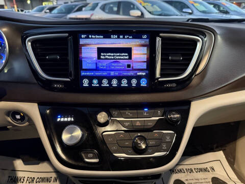 2017 Chrysler Pacifica Touring-L Plus