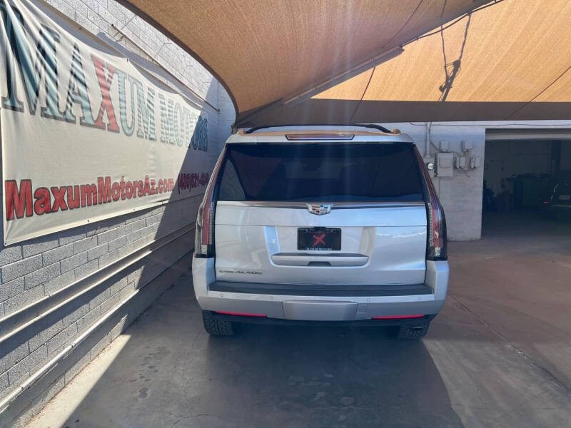 2017 Cadillac Escalade Luxury