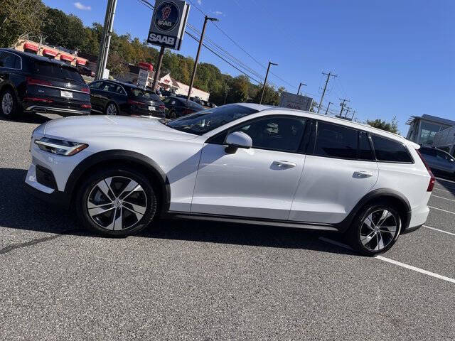 2024 Volvo V60 Cross Country B5 Plus