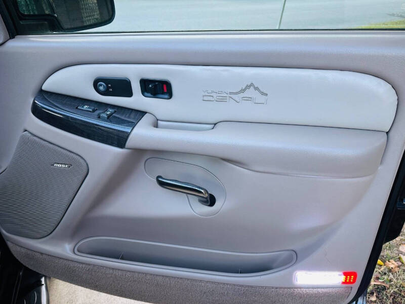 2002 GMC Yukon XL Denali