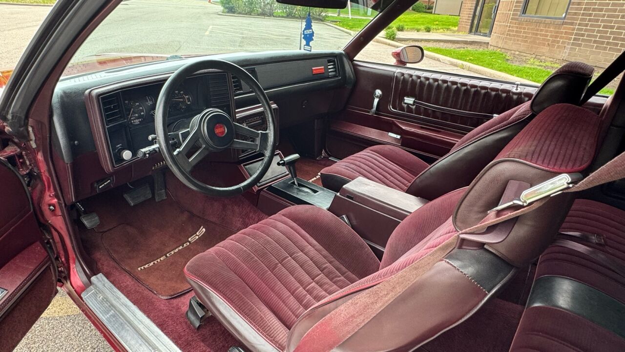 1985 Chevrolet Monte Carlo 2