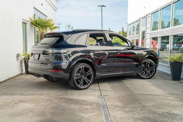 2022 Porsche Cayenne 8
