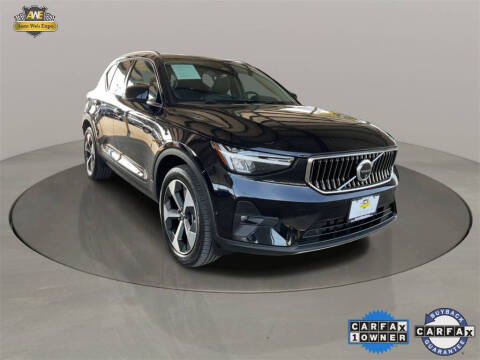 2025 Volvo XC40 B5 Plus Bright Theme