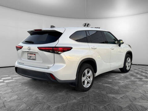 2022 Toyota Highlander LE