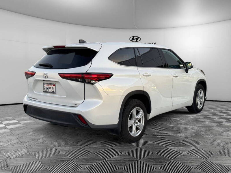 2022 Toyota Highlander LE