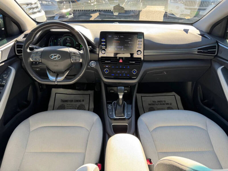 2022 Hyundai Ioniq Hybrid SE