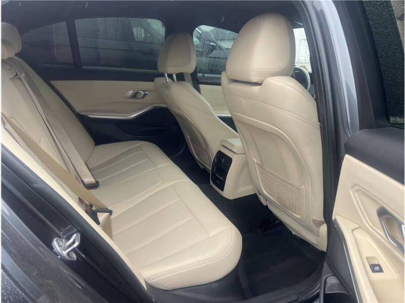 2022 BMW 3 Series 330e