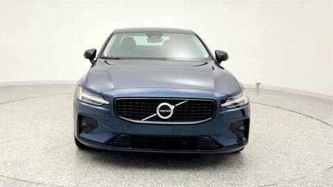2024 Volvo S60 B5 Core Dark Theme