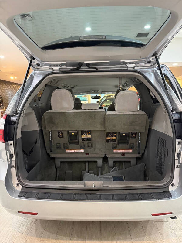 2017 Toyota Sienna LE 8-Passenger