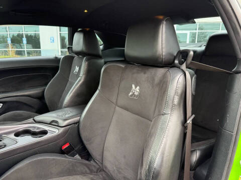 2017 Dodge Challenger 392 HEMI Scat Pack Shaker