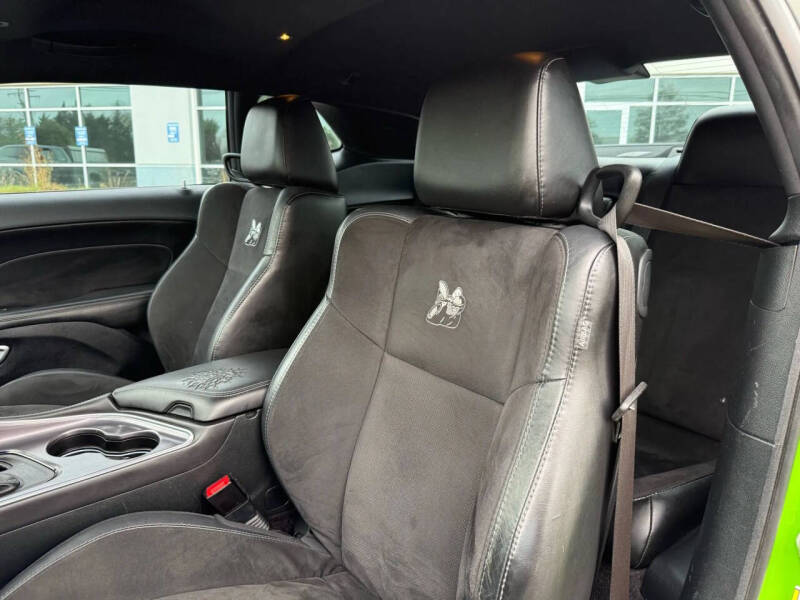 2017 Dodge Challenger 392 HEMI Scat Pack Shaker