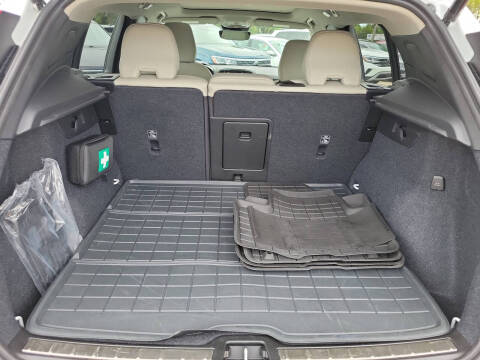 2024 Volvo XC40 B5 Plus Bright Theme