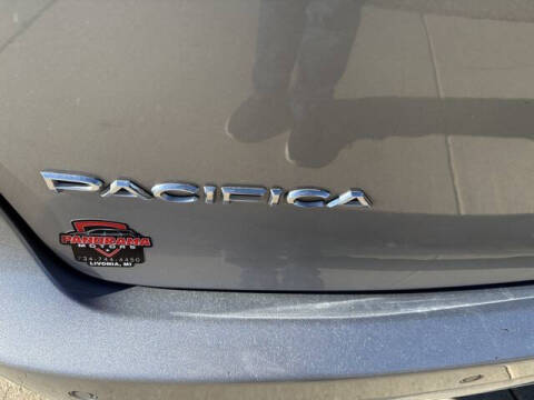 2017 Chrysler Pacifica Touring-L