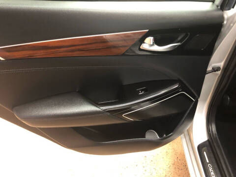 2017 Kia Cadenza Premium